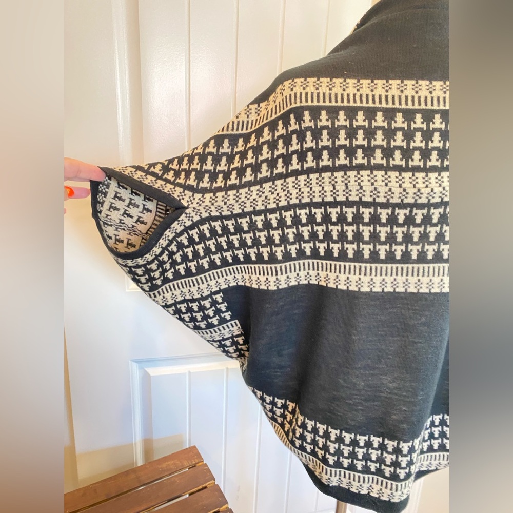 Comfortable Flattering Light Weight Patterned Sha… - image 6